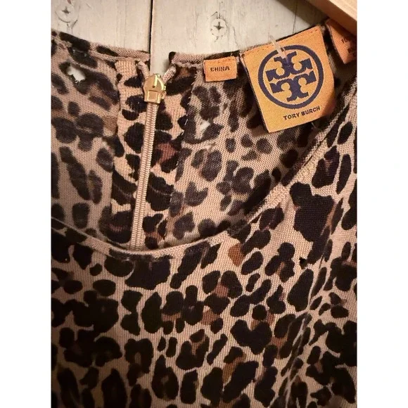 TORY BURCH LEOPARD Sleeveless Sweater Lightweight Wool W/ GOLD LOGO PULL Sz-Lg - Picture 6 of 10